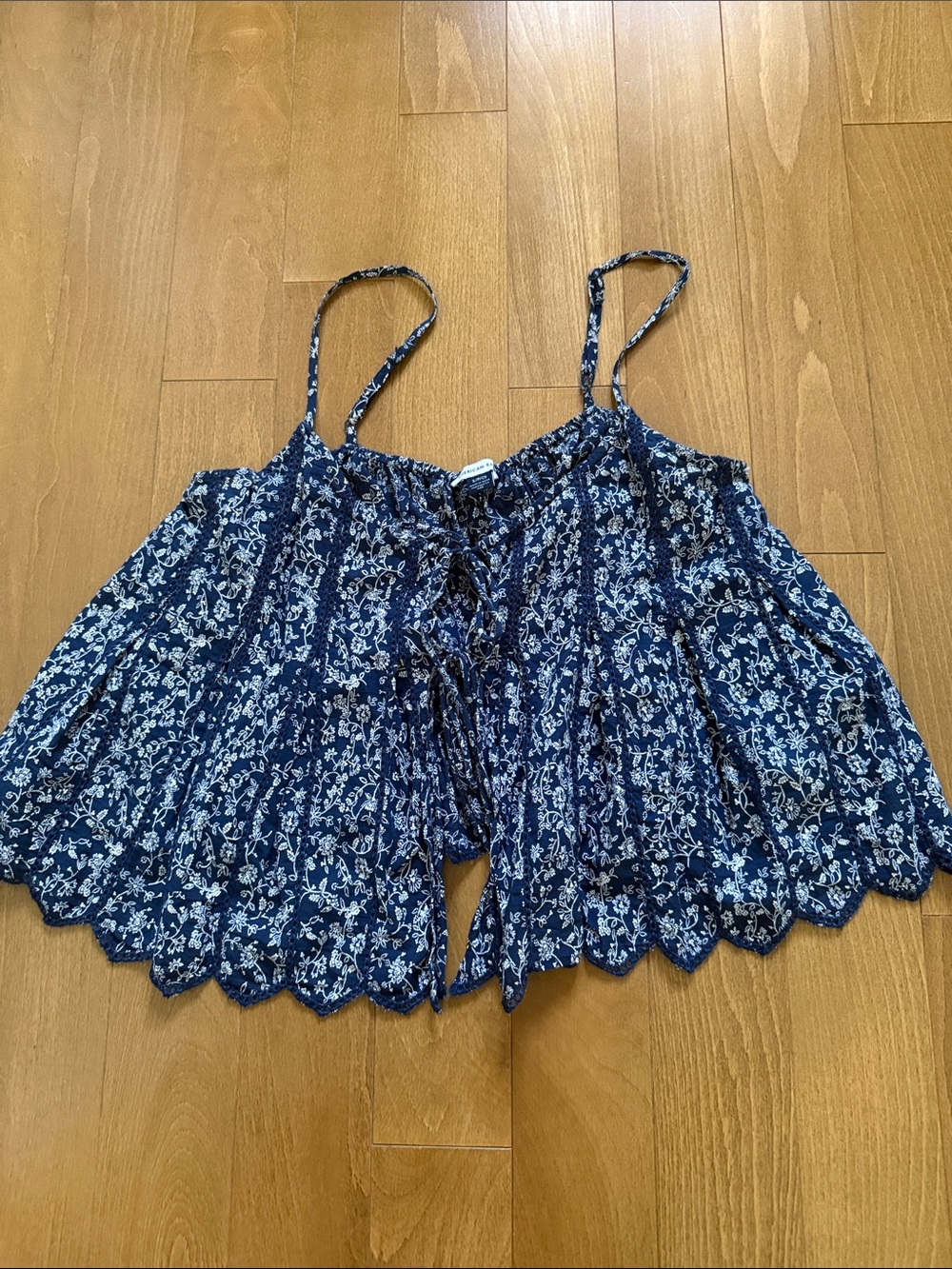 American Eagle Women's Navy Blue Floral Tie-Front Camisole